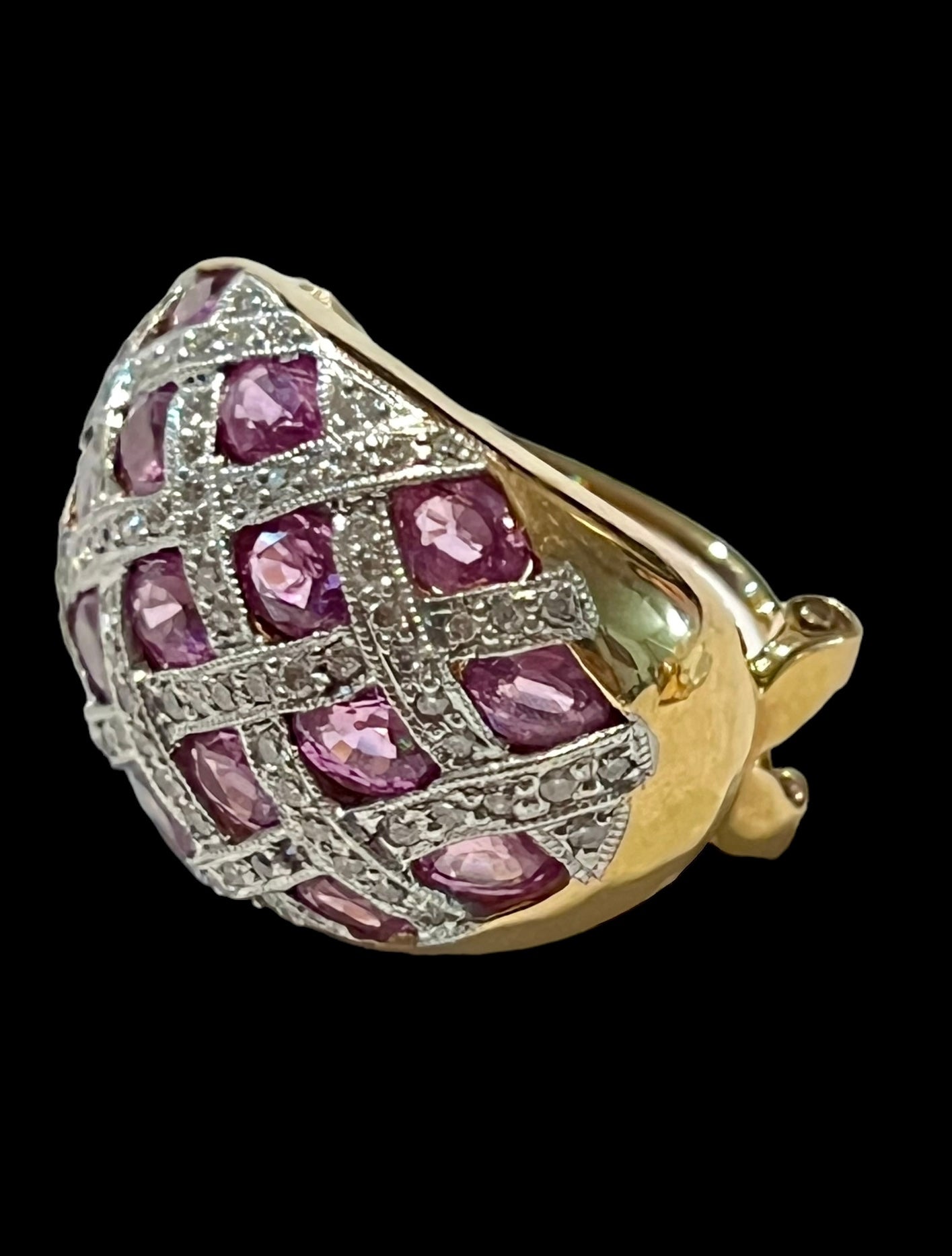 Earring Diamonds sapphire pink 5 cart total 18k gold vintage
4 carat sapphire pink original
1 carat diamonds natural vs f color
18k solid gold
Hand made vintage - diamonds clubs llc