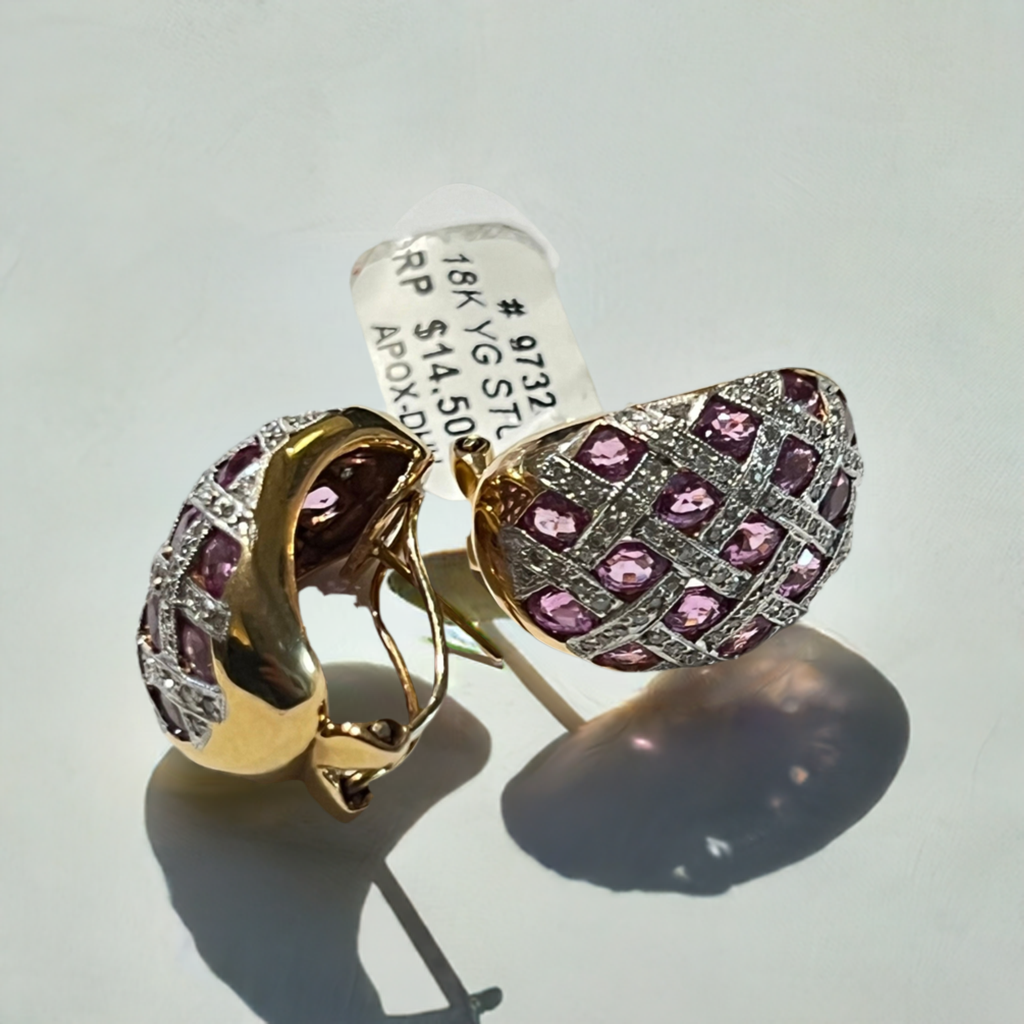 Earring Diamonds sapphire pink 5 cart total 18k gold vintage
4 carat sapphire pink original
1 carat diamonds natural vs f color
18k solid gold
Hand made vintage - diamonds clubs llc