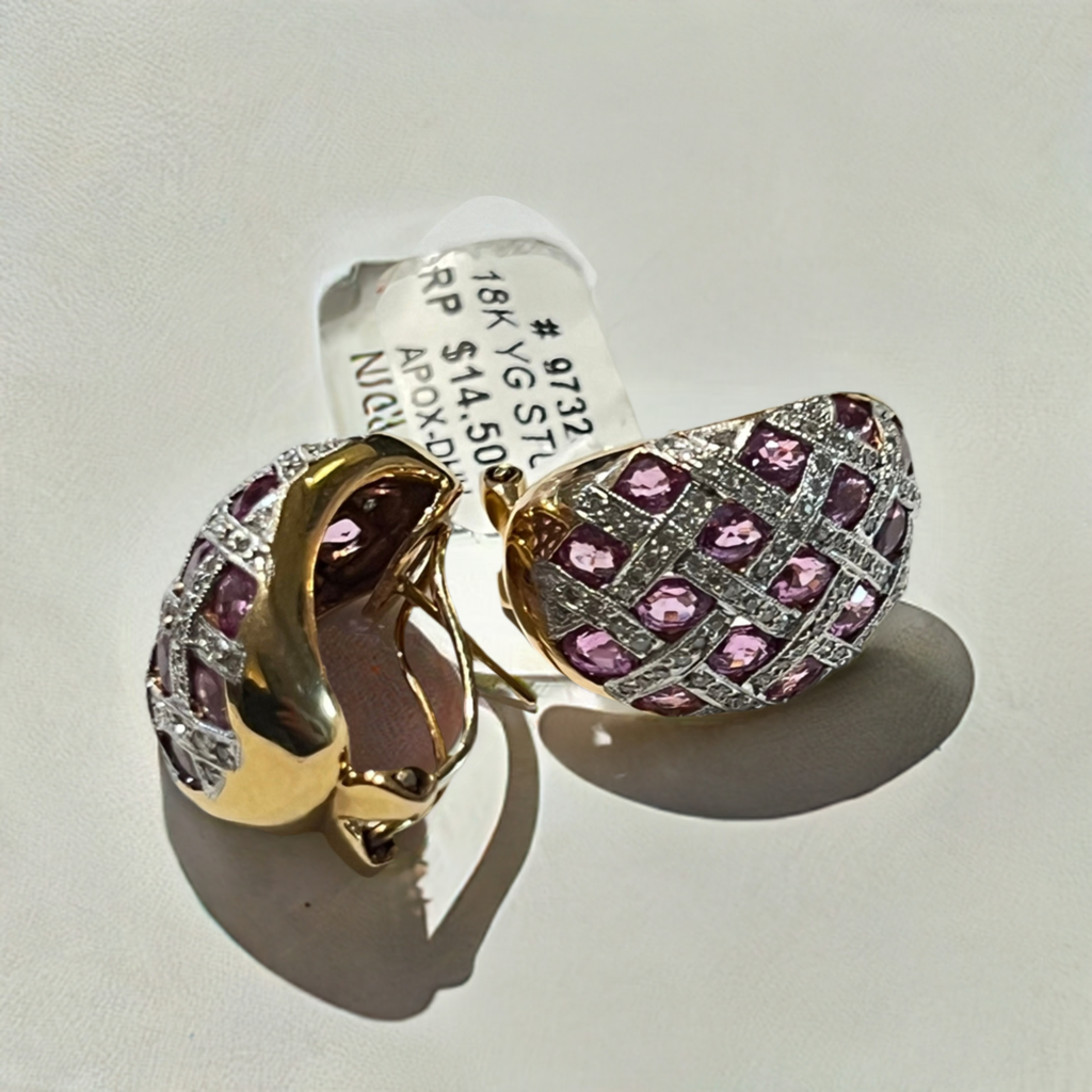 Earring Diamonds sapphire pink 5 cart total 18k gold vintage
4 carat sapphire pink original
1 carat diamonds natural vs f color
18k solid gold
Hand made vintage - diamonds clubs llc